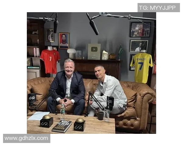 足球明星畅谈职业生涯与人生感悟的精彩访谈节目回顾